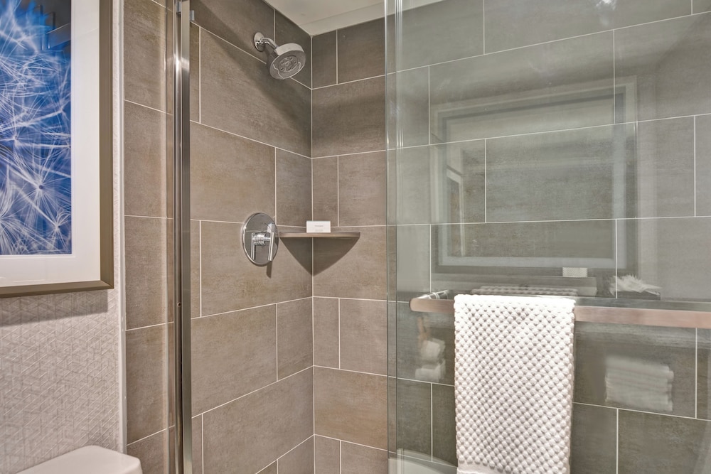 Corner Suite, 1 King bed w/ shower and sleeper Sofa - Photo 4