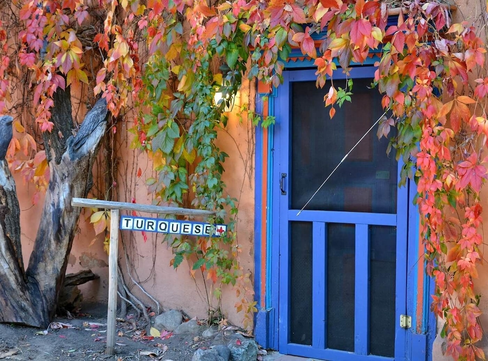 Deluxe Cottage, 1 Queen Bed, Hot Tub, Courtyard Area photo 3