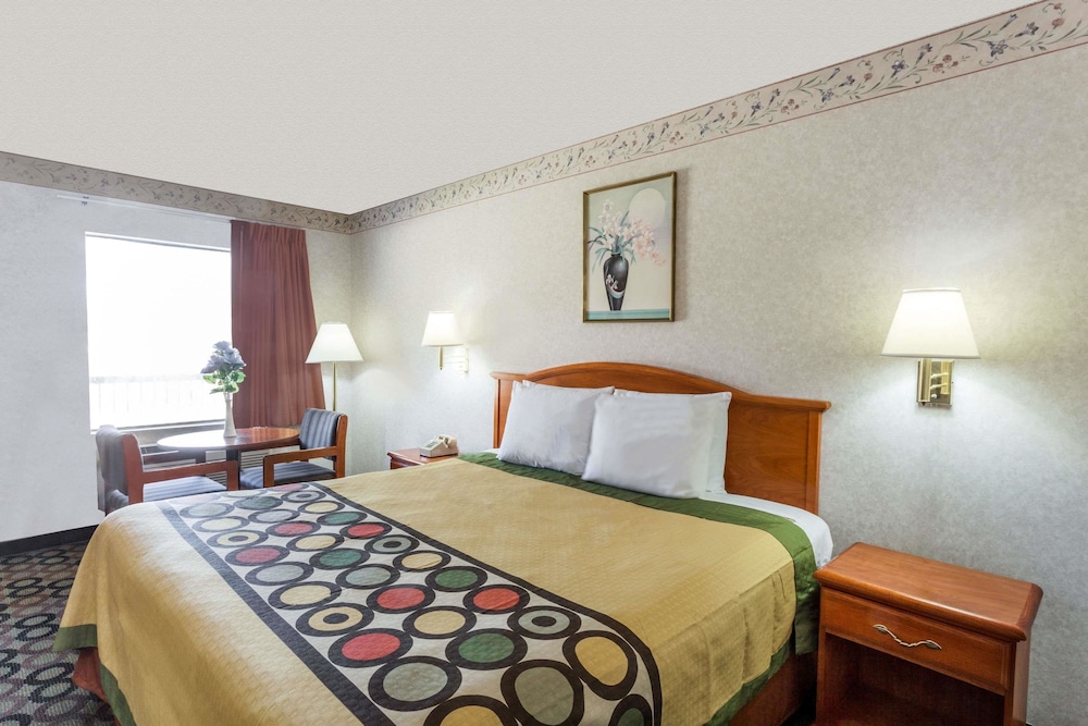 Standard Room, 1 King Bed - Photo 1