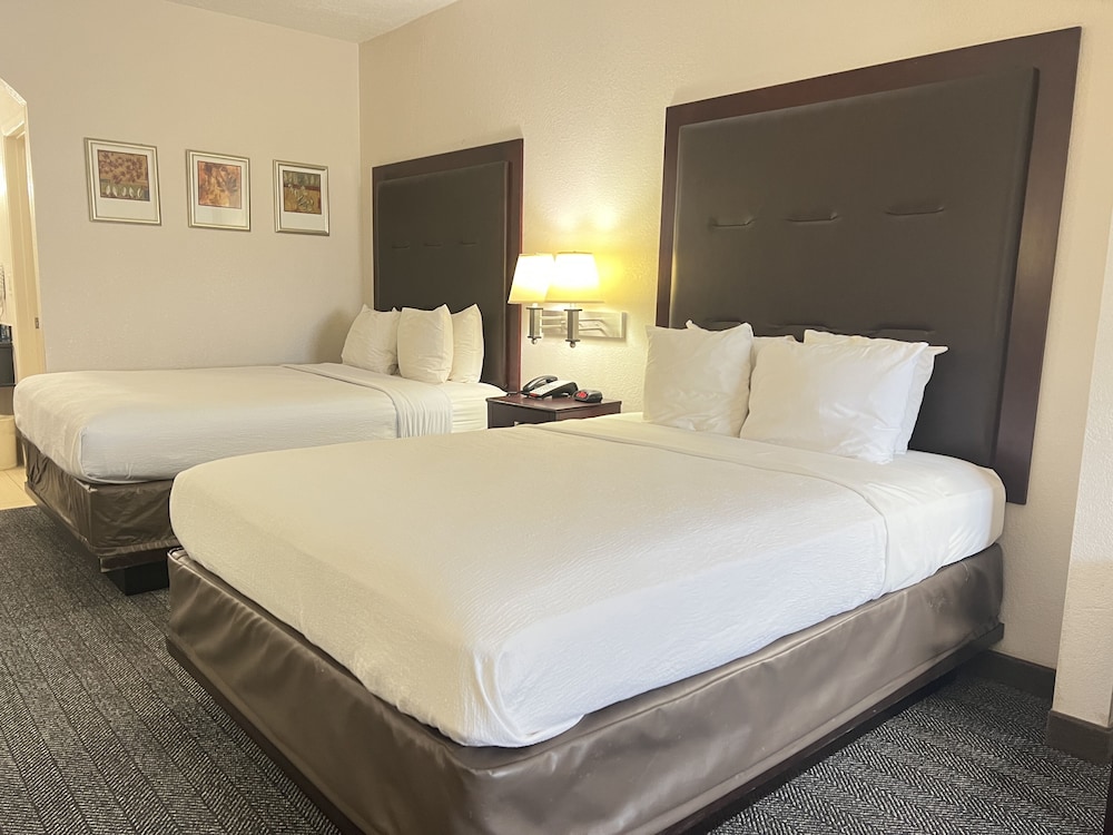 Room, 2 Queen Beds, Accessible, Non Smoking - Photo 2
