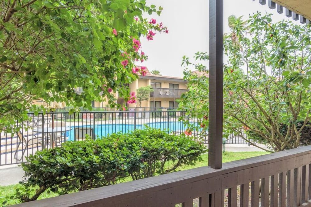 Standard Condo, 1 King Bed with Sofa bed, Pool View, Ground Floor