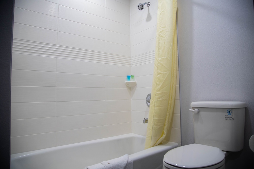 Single Room, 2 Queen Beds - Photo 4