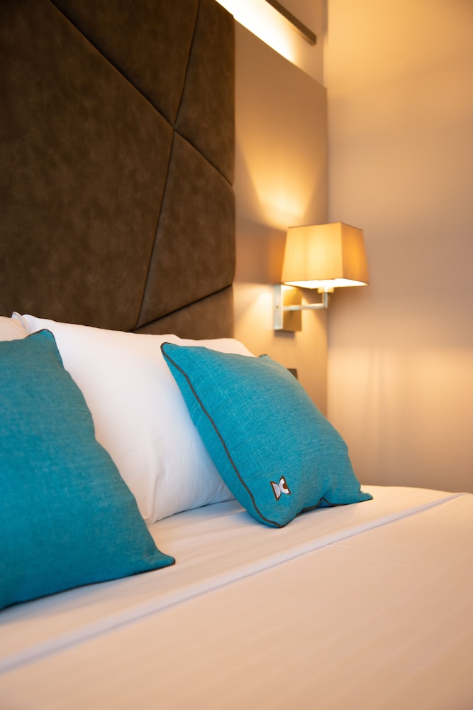 Standard Double Room - Photo 16