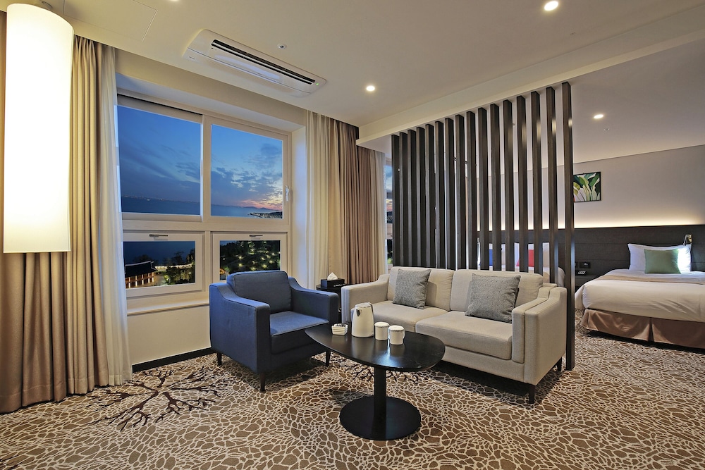 Sky Suite, Ocean View - Photo 1