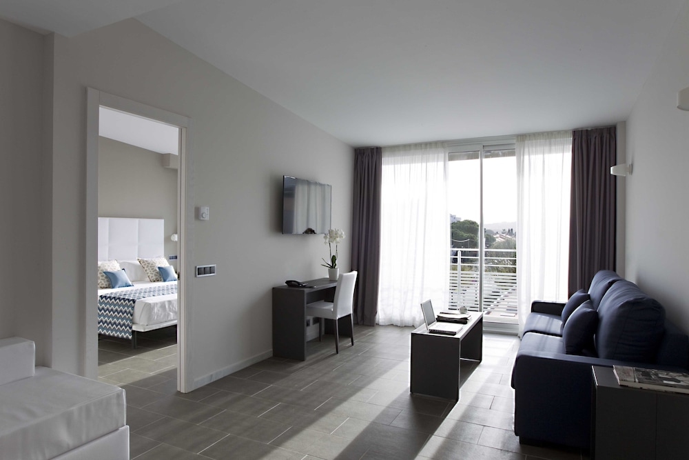 Suite 4 Adults