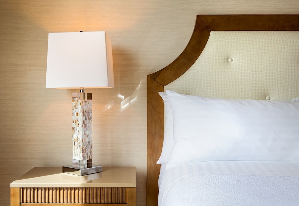 Premier Room, 1 King Bed, Accessible (Hearing) - Photo 2