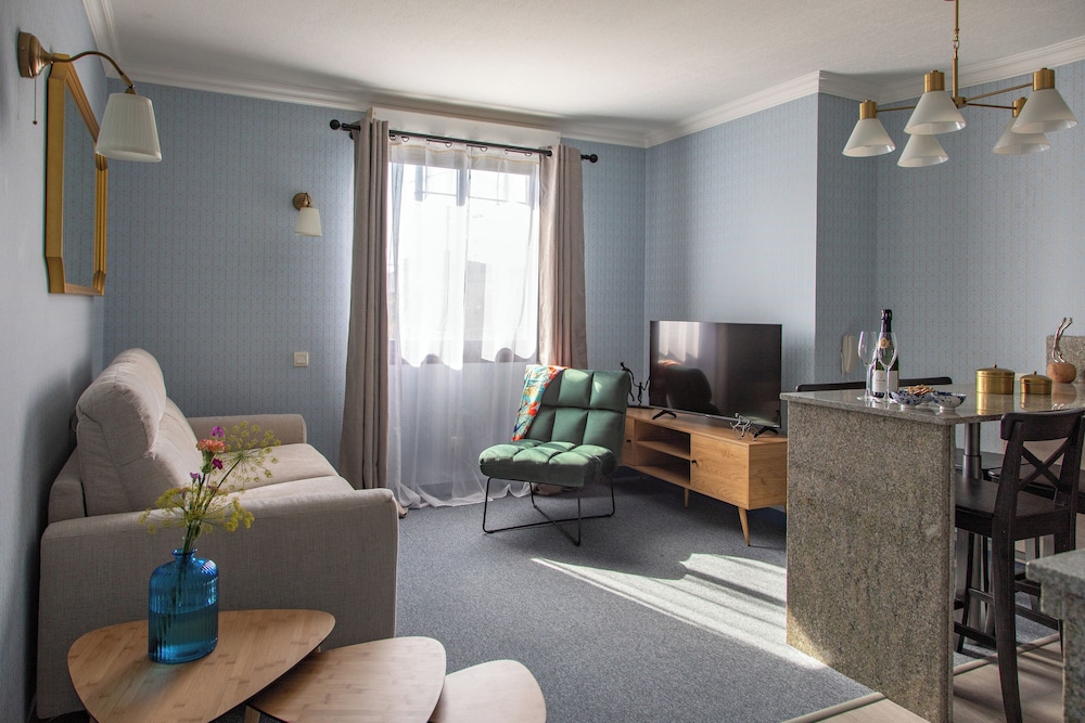 Studio, 1 Queen Bed with Sofa bed, Kitchen, Courtyard View