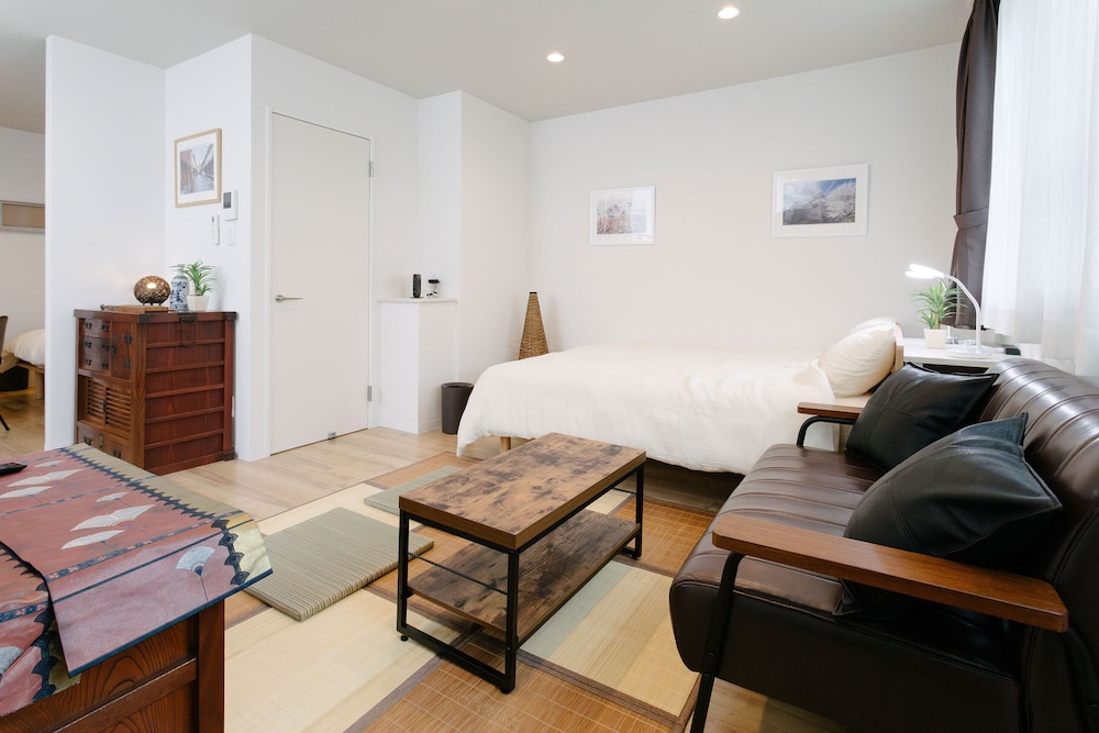 Basic Apartment photo 1
