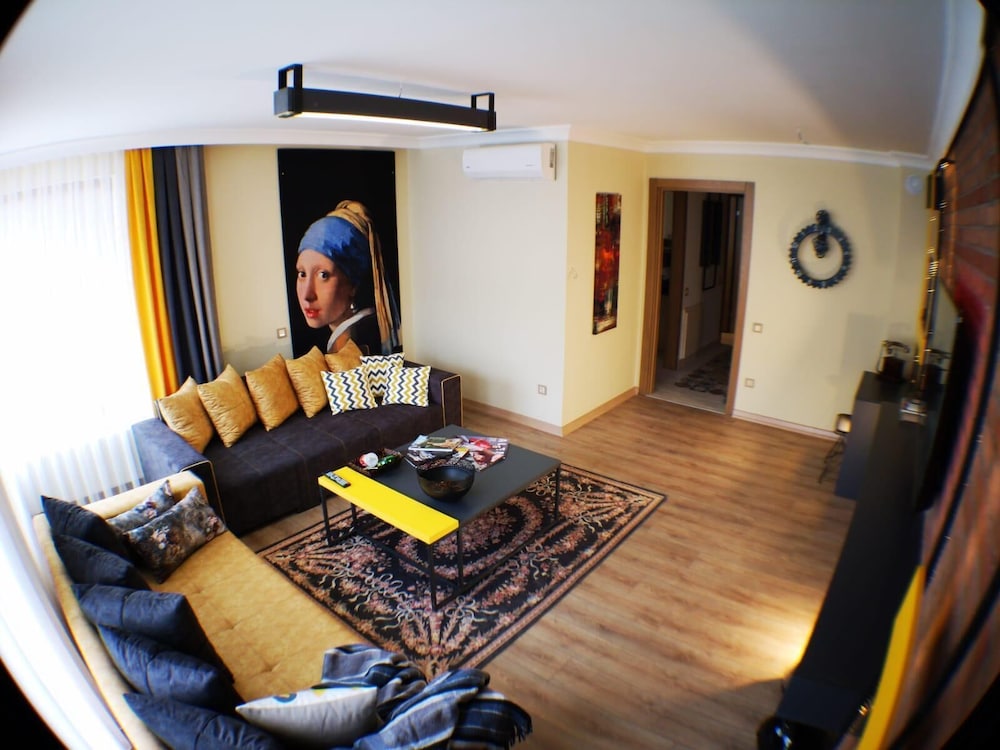 Executive Suite, Executive Level