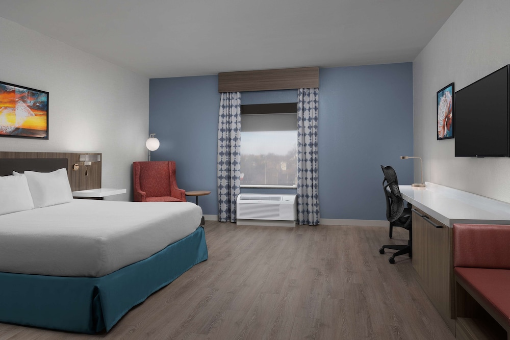 Room, 1 King Bed, Accessible (Mobility & Hearing, 3X3 Shower) - Photo 1