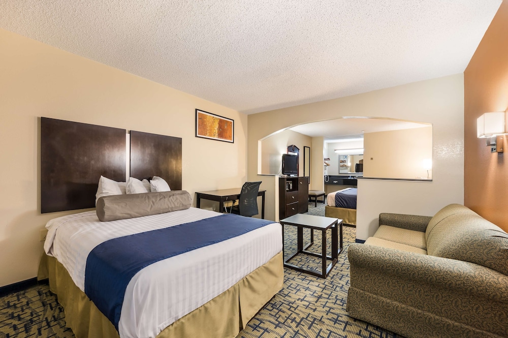 Suite, Multiple Beds, Non Smoking, Refrigerator & Microwave (Larger Room) photo 1