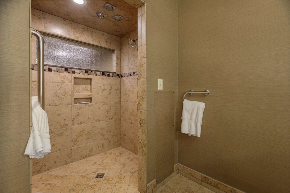 Suite, Multiple Beds, Non Smoking (Upgrade) photo 2