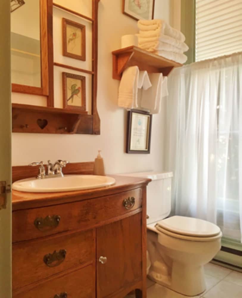 Room, Private Bathroom (Cara Cove) photo 2