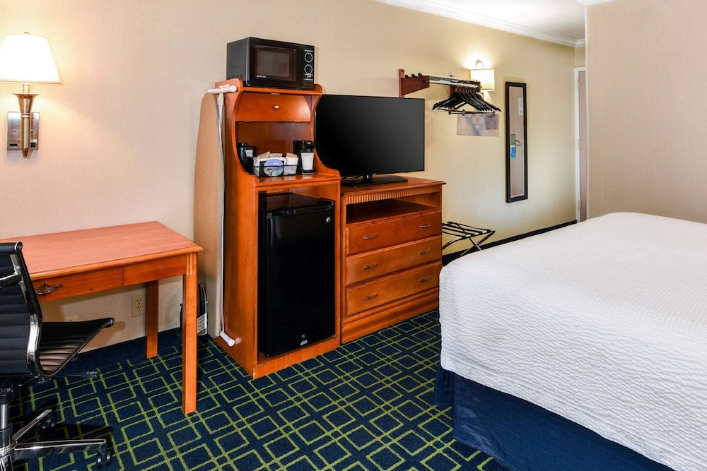 Standard Room, 1 King Bed, Accessible, Non Smoking - Photo 2