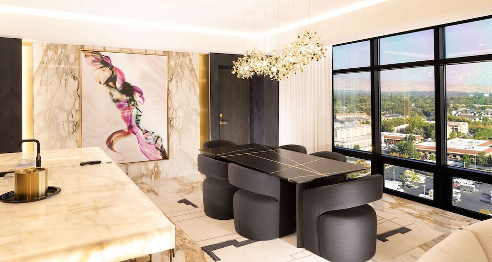 Penthouse Suite, 1 King Bed, Smoking, Jetted Tub (Separate Living Room) - Photo 3