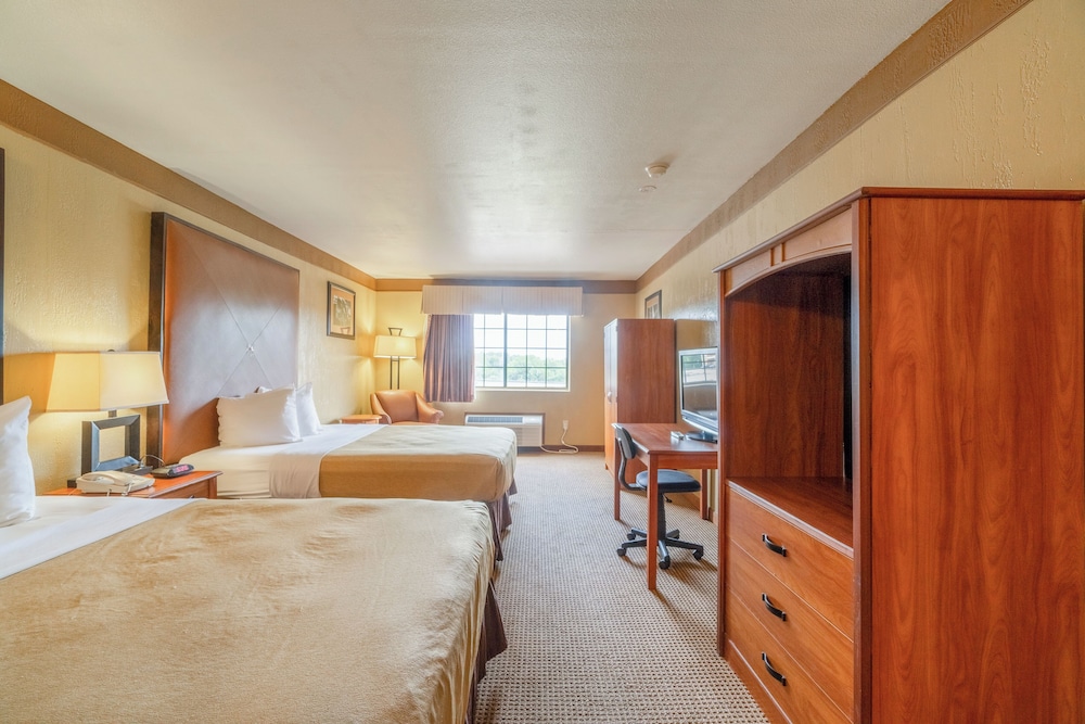 Room, 2 Queen Beds, Non Smoking - Photo 5