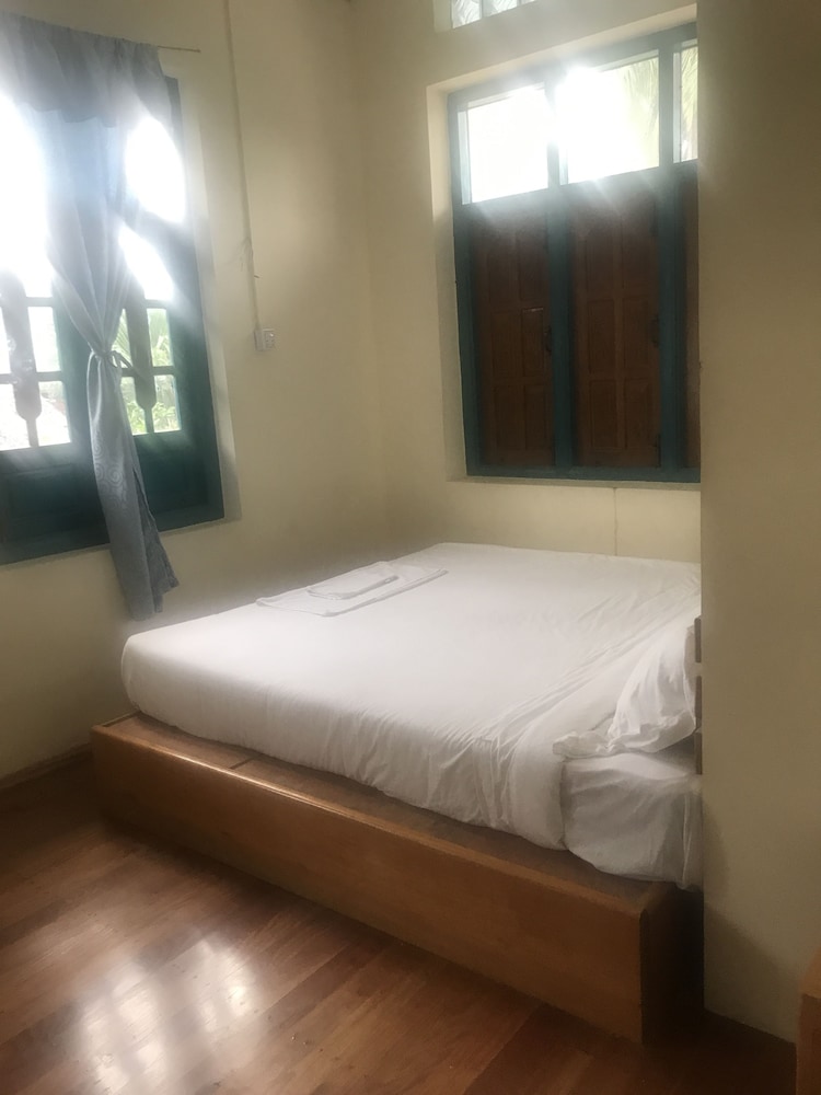 Basic Room, 1 King Bed, Non Smoking photo 1