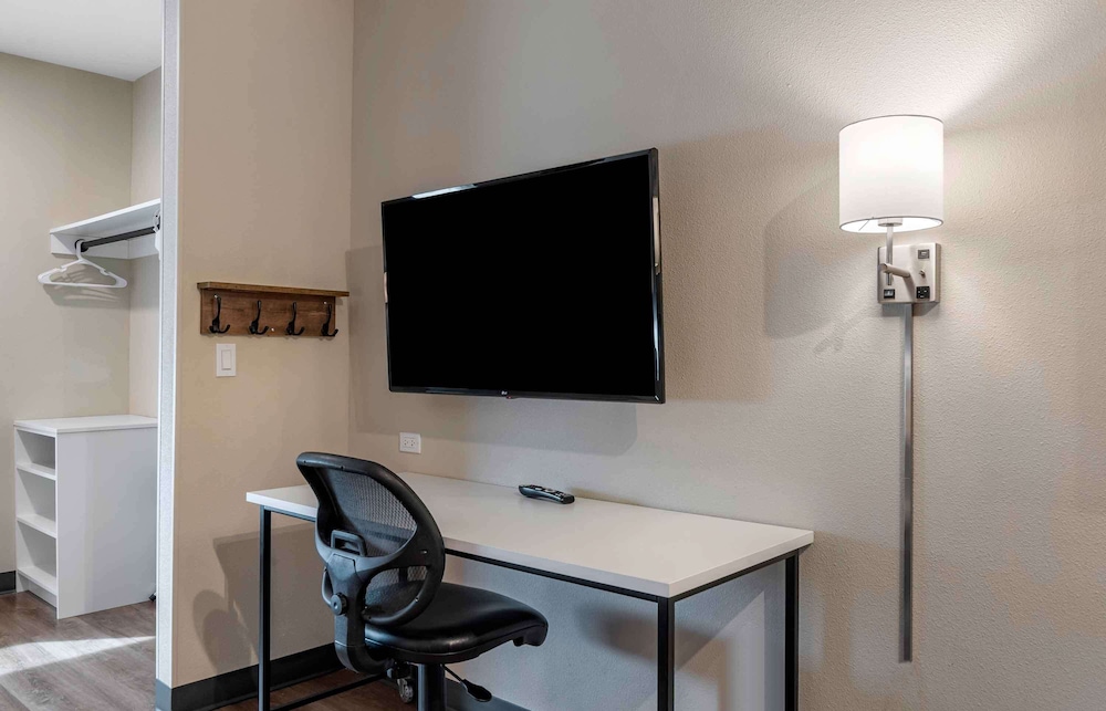 Premium Studio, 2 Queen Beds, Non Smoking, Refrigerator & Microwave photo 3
