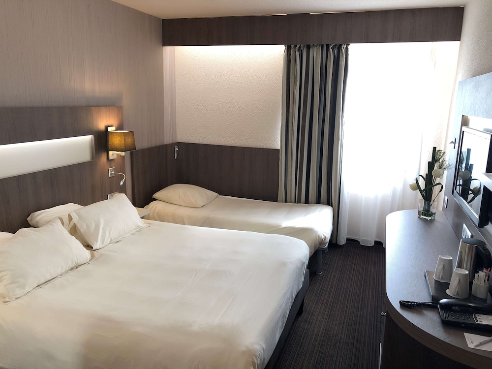 Standard Room, Multiple Beds, Non Smoking - Photo 4