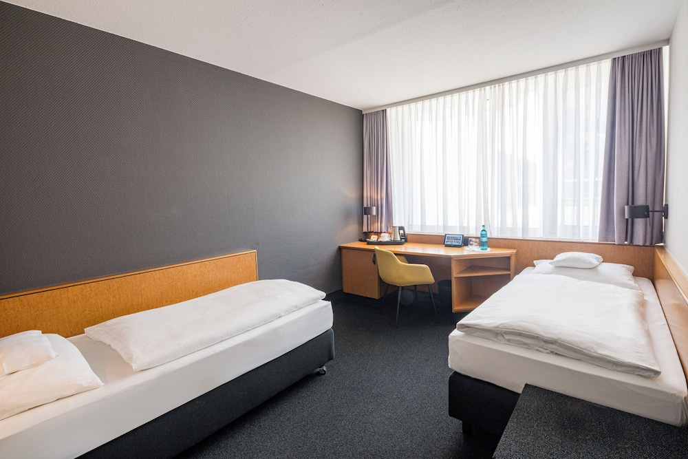 Standard Room, 2 Twin Beds photo 3