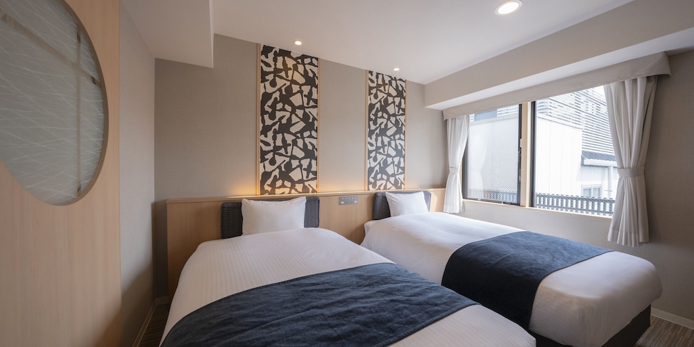 Economy Twin Room, Non Smoking - Photo 6