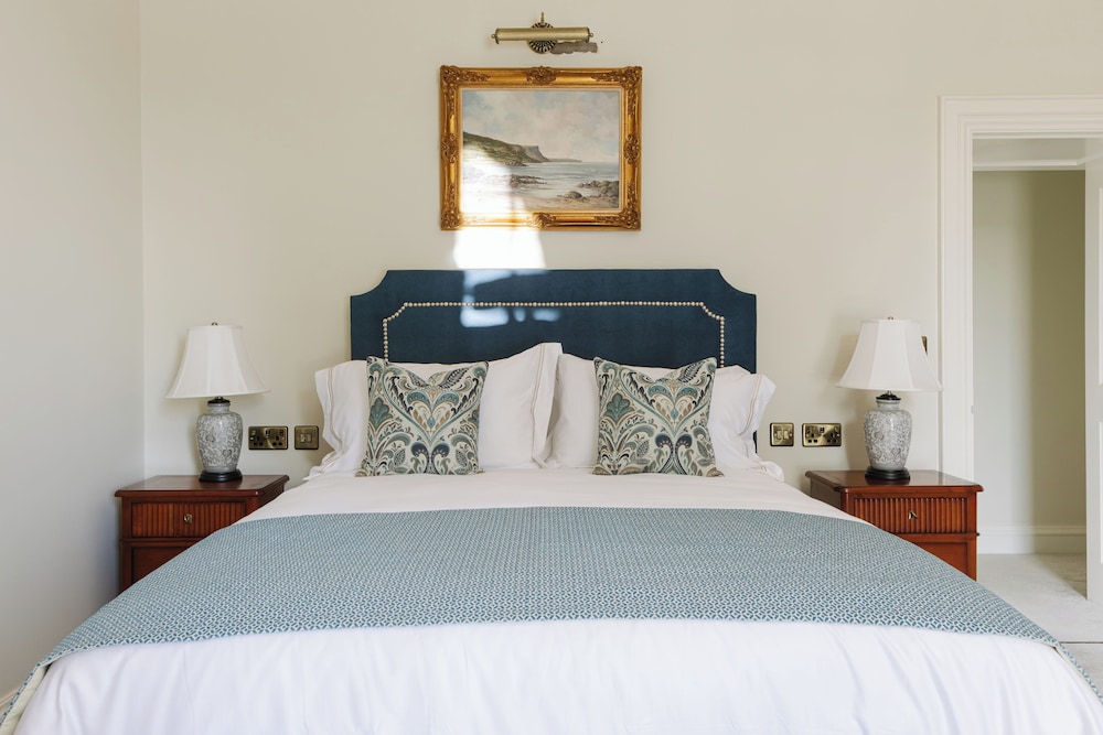 Suite, Bathtub (Armstrong Suite) photo 2