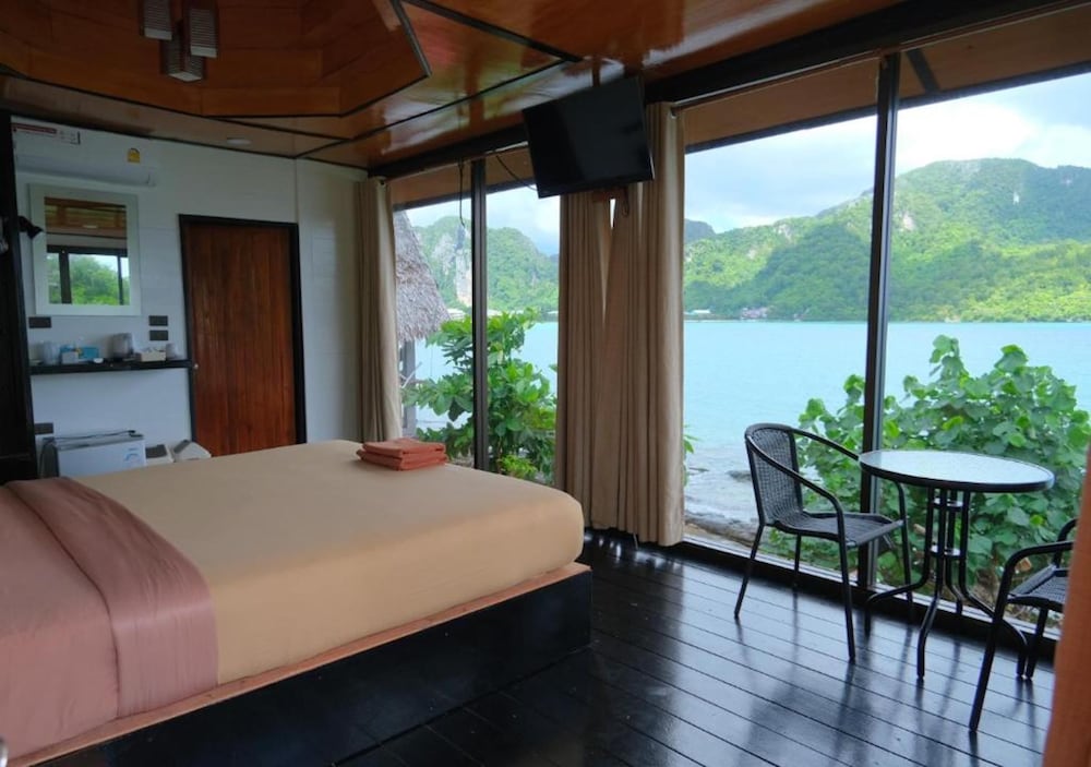 Seafront Deluxe Bungalow, Sweet photo 3