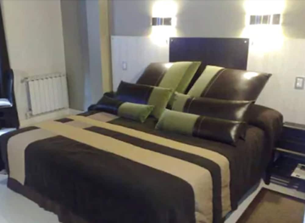 Standard Room, 1 Queen Bed photo 1