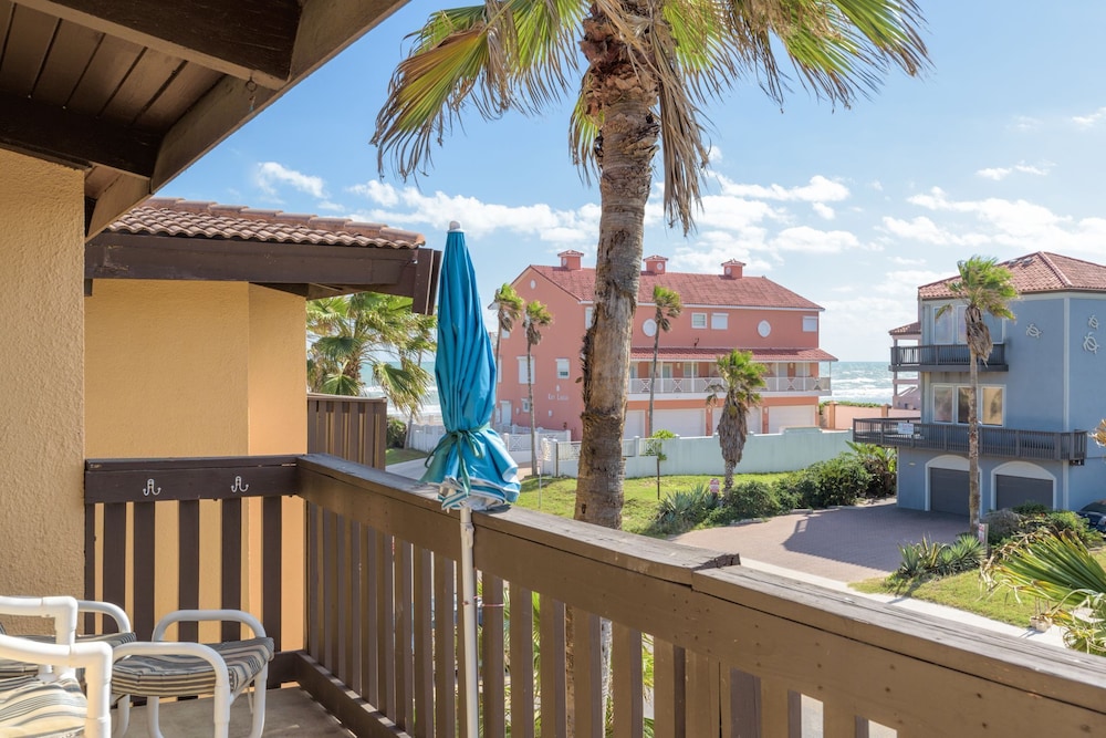 Superior Condo, 1 King Bed with Sofa bed, Balcony, Partial Sea View