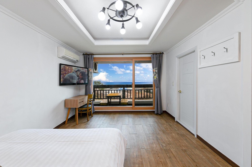 Basic Room, 1 Bedroom (Daisy 303(Ocean View)) - Photo 3