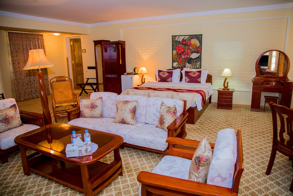 Executive Suite - Photo 6