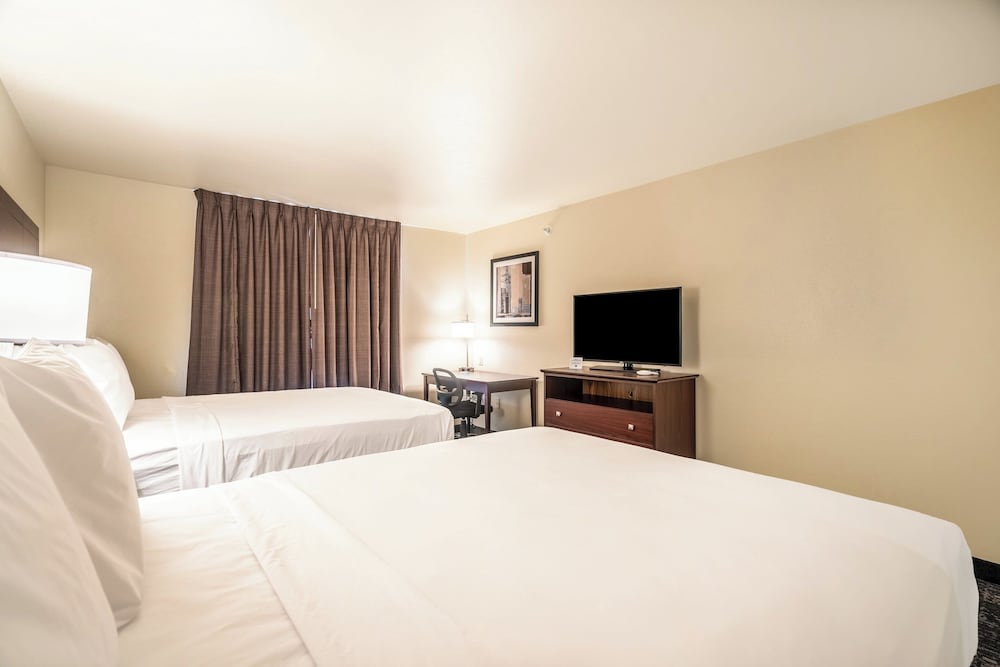 Room, 2 Queen Beds, Non Smoking - Photo 3