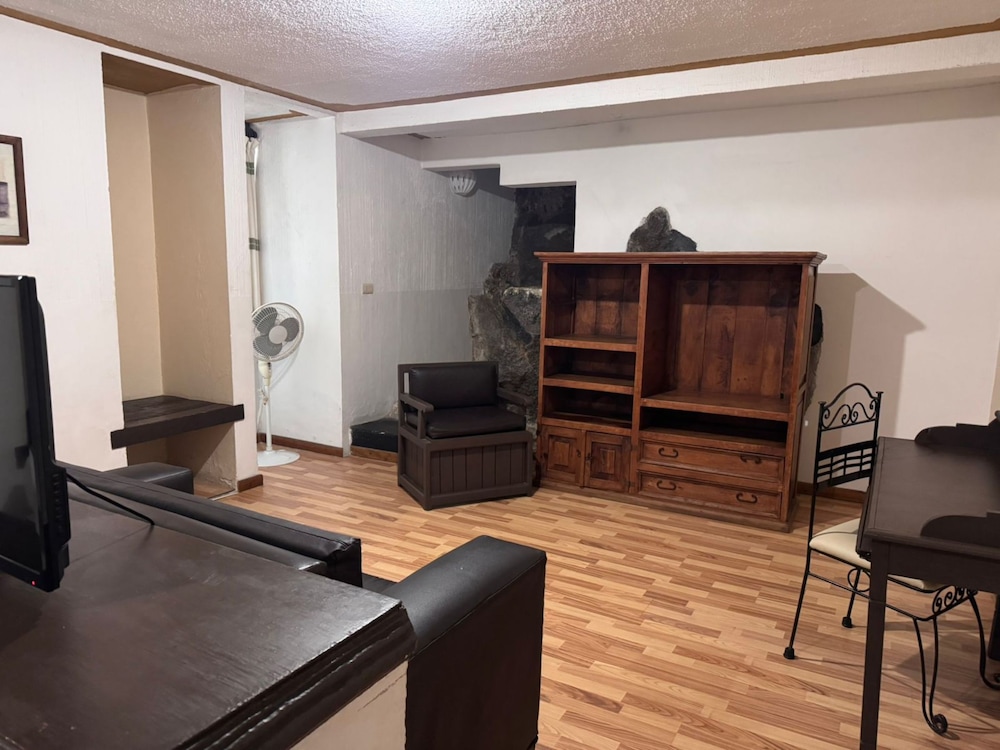 Room (Dog Friendly) - Photo 4