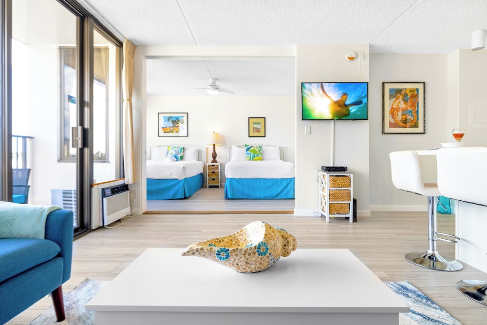High Floor Mountain View Condo with 2 Beds and Parking: Apartment, 1 Bedroom, Air conditioning, Mountain View (0061) photo