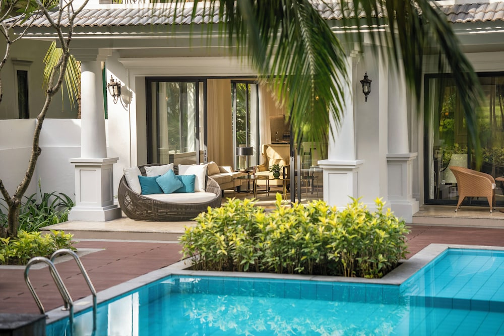 4-Bedroom Villa Lake View with Private Pool