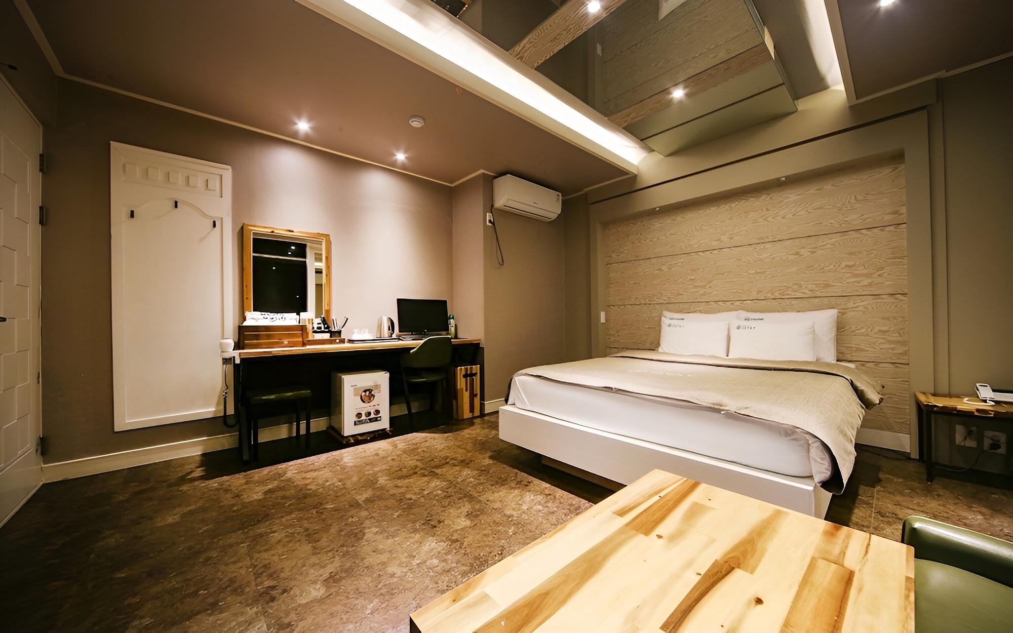 Room (Standard - Inquiry at the front of th) - Photo 6