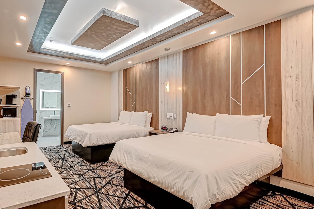 Standard Room, 2 Queen Beds, Shower Grab Bars, Non Smoking