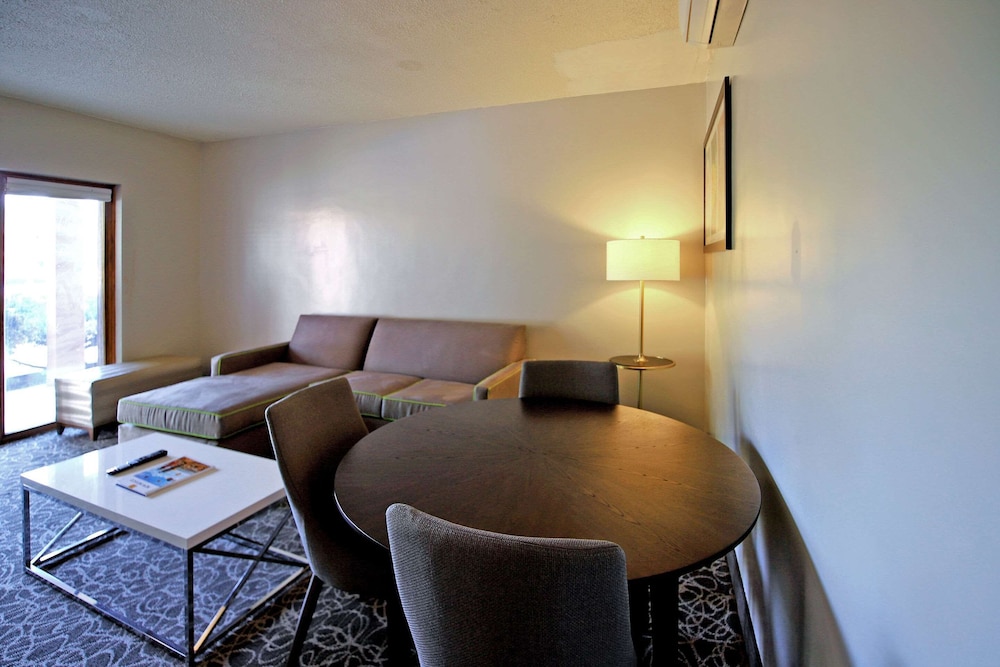Suite, 1 King Bed, Non Smoking - Photo 6