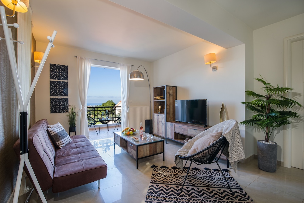 Artdeco Luxury Suites #C3 photo 3