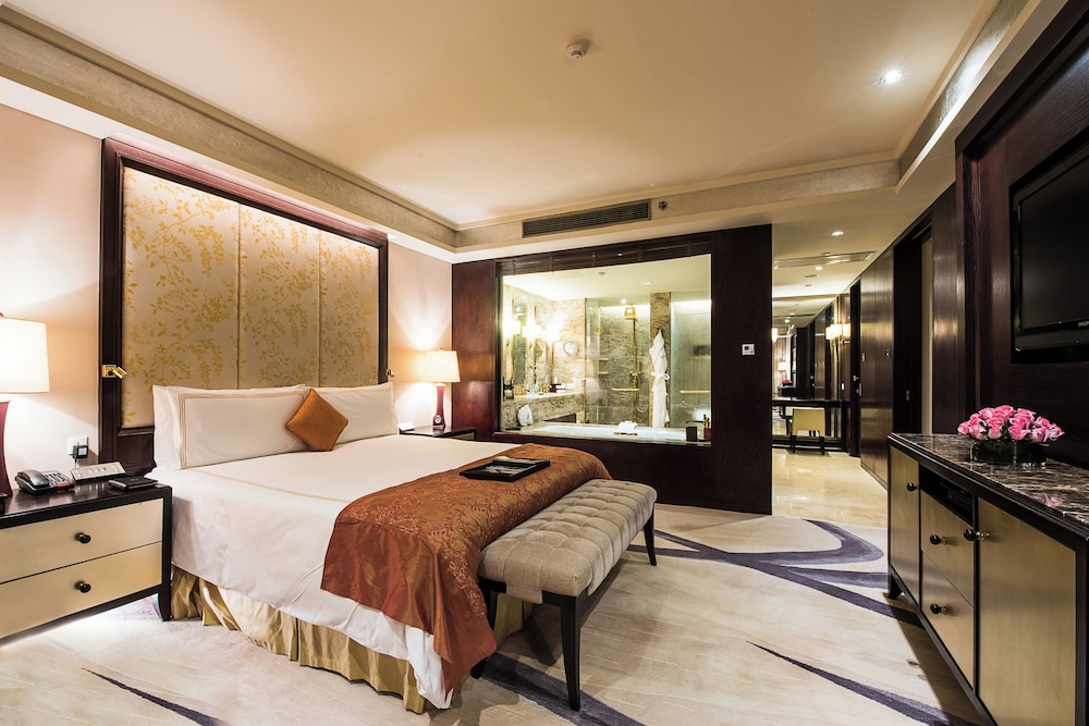 Signature Suite King (Gold Lounge Access) photo 1