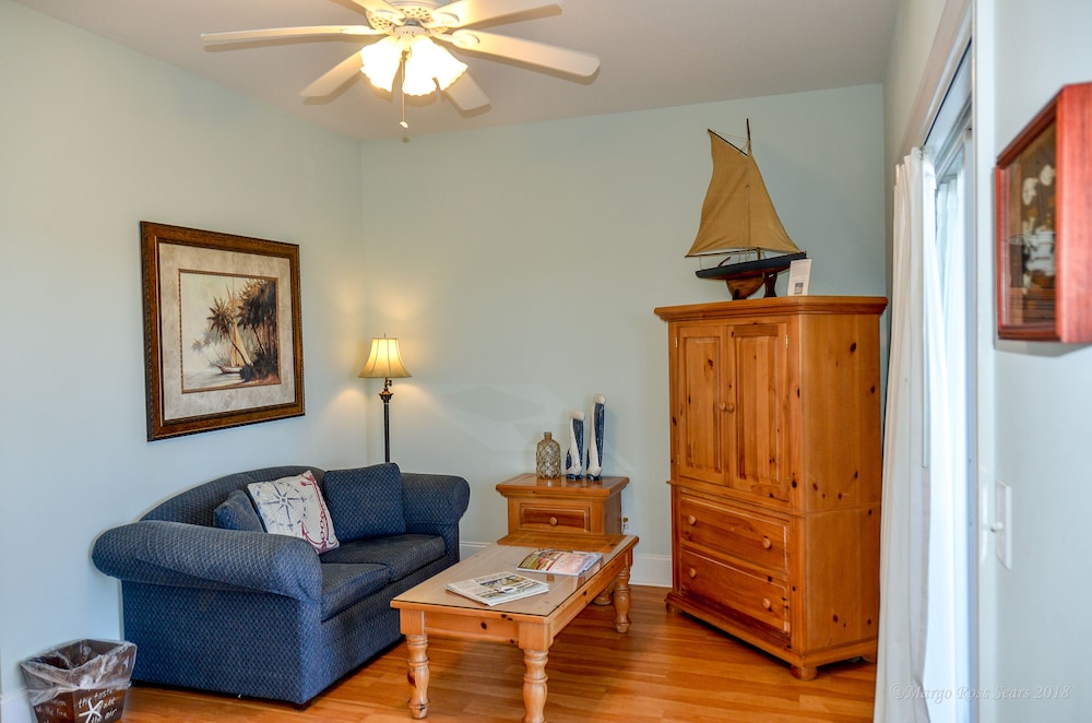 Grand Room, 1 King Bed, Non Smoking (Vesta) photo 3