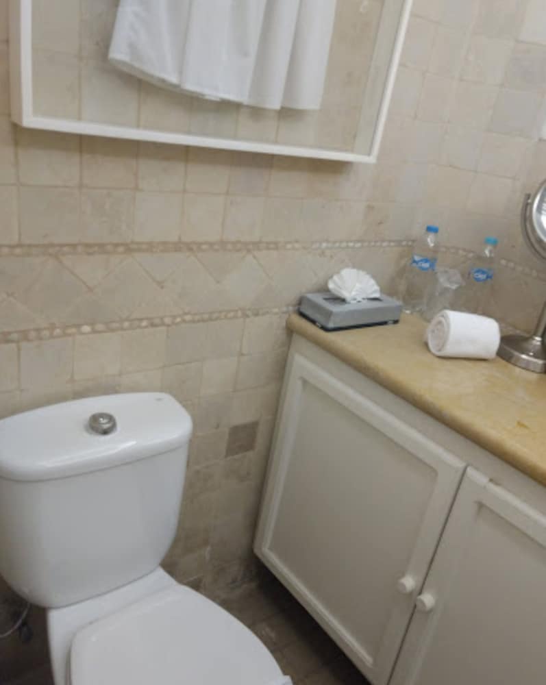 Premium King Room - Photo 5