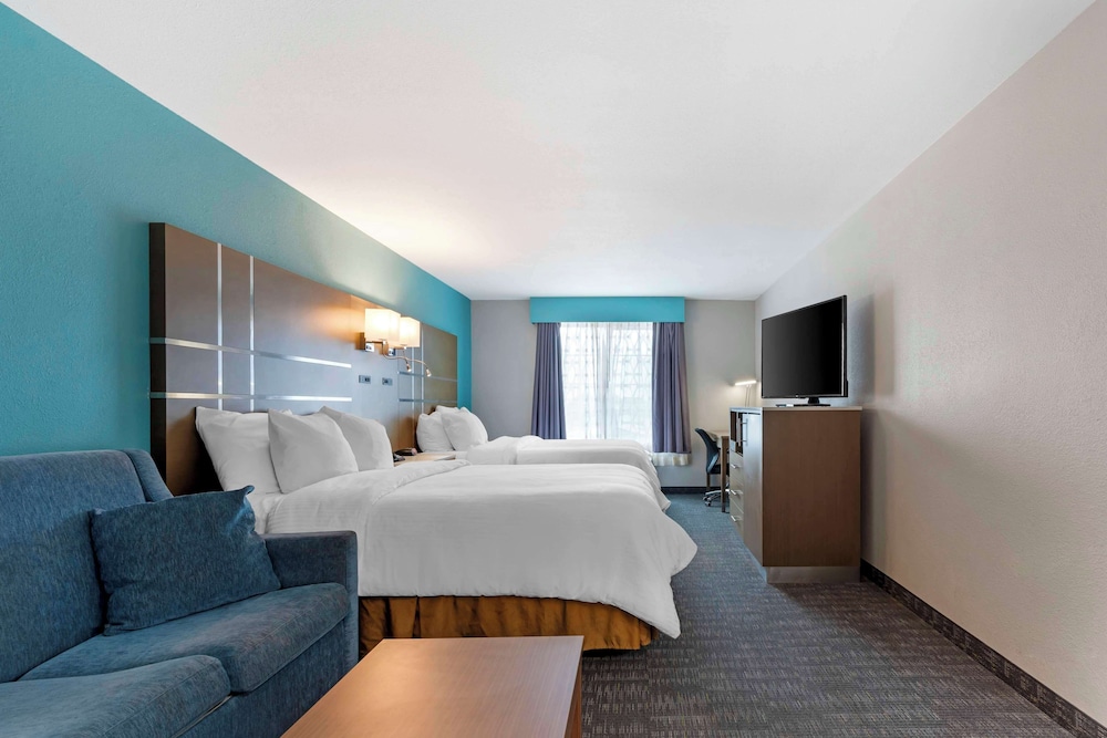 Suite, Multiple Beds, Non Smoking, Refrigerator & Microwave (with Sofabed) photo 1