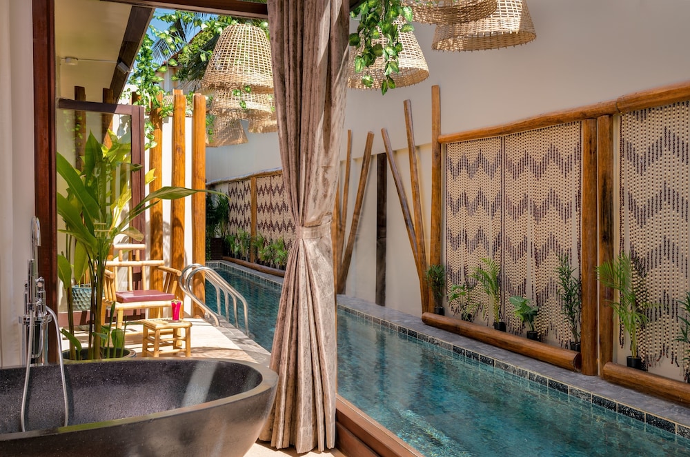 Colonial Suite Pool - Photo 5