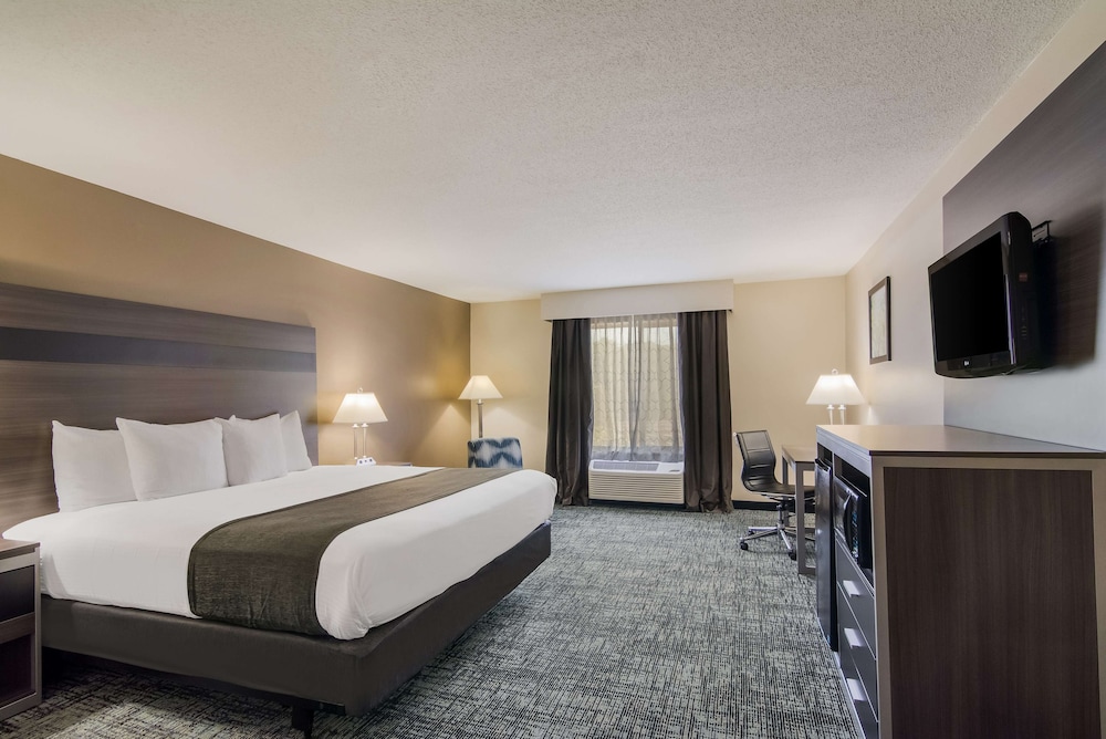 Standard Room, 1 King Bed, Accessible, Bathtub