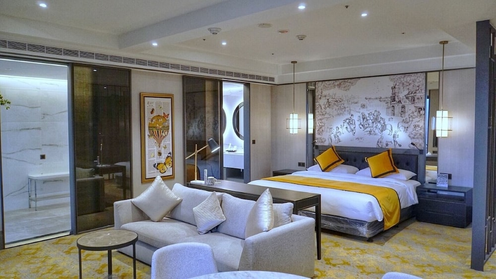 Premier Studio Suite, 1 King Bed, Non Smoking photo 1