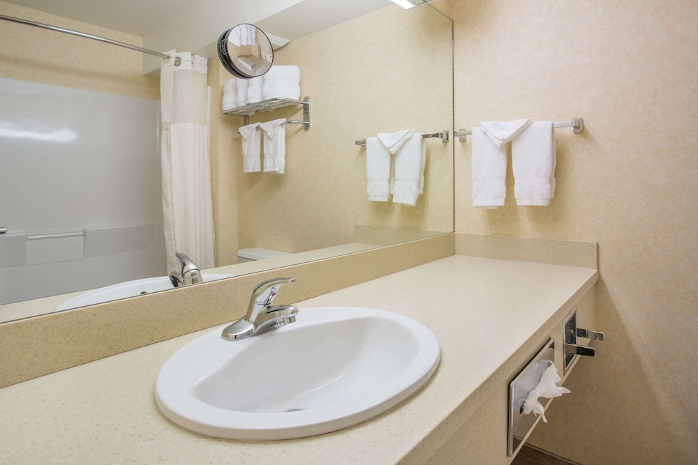 Deluxe Suite, 1 King Bed, Non Smoking - Photo 12