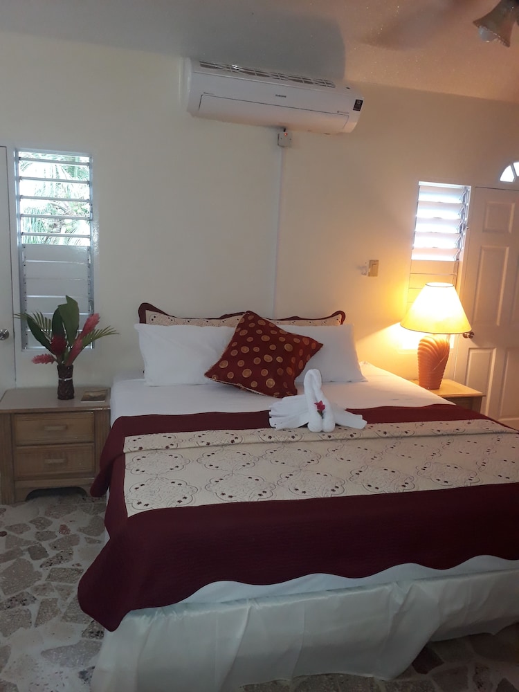Superior Suite, 1 King Bed, Kitchenette (With AC)