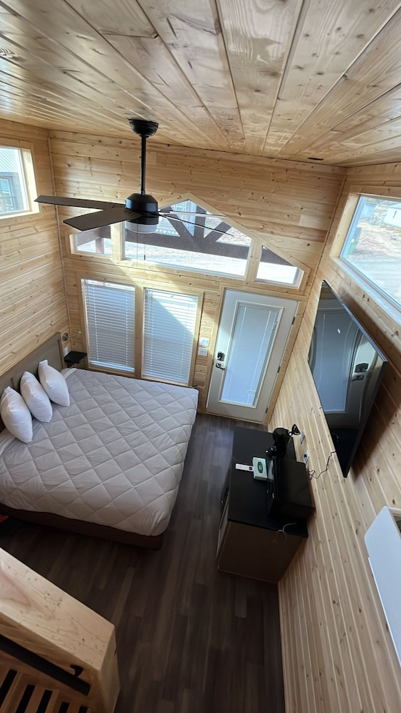 Grand Cabin, 1 King Bed, Patio, Mountain View photo 1