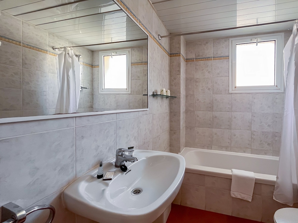 Standard Double Room, Balcony - Photo 12